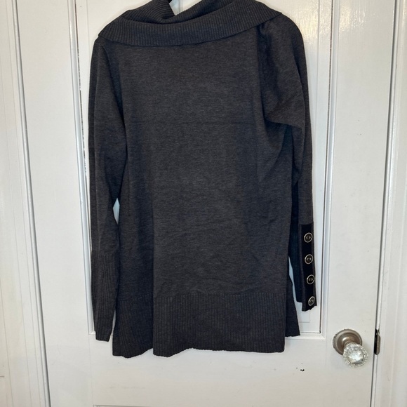 Melissa Paige Grey Sweater with Black Button Sleeve Detail size 1X NWT - Picture 4 of 4